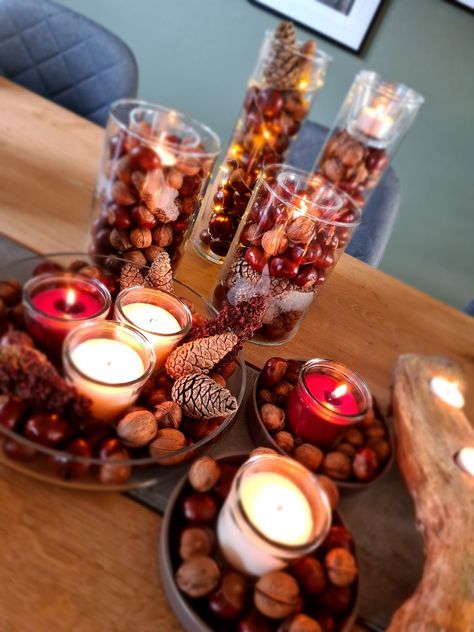 Simple but gives a lot af atmosphere🙌🏻 chestnuts hazelnut pinecones Table Decoration, Hazelnut, Pine Cones, Tea Light Candle, Chestnut, Cheese Board, Christmas Decorations, Thanksgiving, Table Decorations