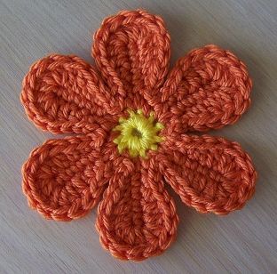 Colorful Yarn Flower - Free Original Patterns - Crochetville Diy Crochet Flowers, Crochet Puff Flower, Woolen Flower, Crochet Flowers Easy, Crocheted Flower, Crochet Flowers Free Pattern, Yarn Flowers, Knitted Flowers, Crochet Flower Tutorial