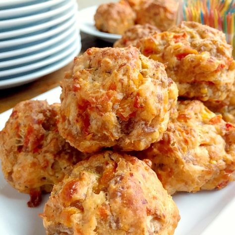 Rotel Sausage Balls Sausage Cream Cheese, Rotel Recipes, Cream Cheese Sausage Balls, Cheese Biscuit, Sausage Balls Recipe, Hot Sausage, Sausage Balls, Biscuit Mix, Finger Foods Easy