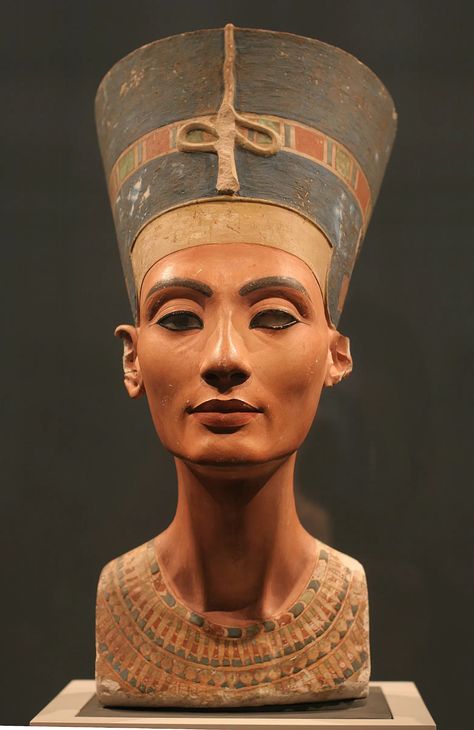 Ancient Egypt Women, Nefertiti Bust, Starověký Egypt, Egypt Museum, Egiptul Antic, Museum Island, Egyptian Queen Nefertiti, Logo Game, Queen Nefertiti