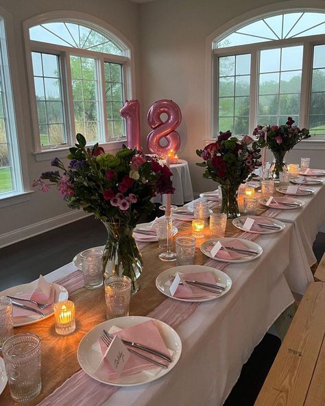 Aesthetic Party Set Up, Bday Party Aesthetic 17, Bday Dinner Party Ideas, Birthday Dinner Pink Theme, 18th Dinner Party Ideas, Pink Dinner Party Decorations, Pink Dinner Aesthetic, Home Birthday Dinner Ideas, Cute Birthday Dinner Ideas