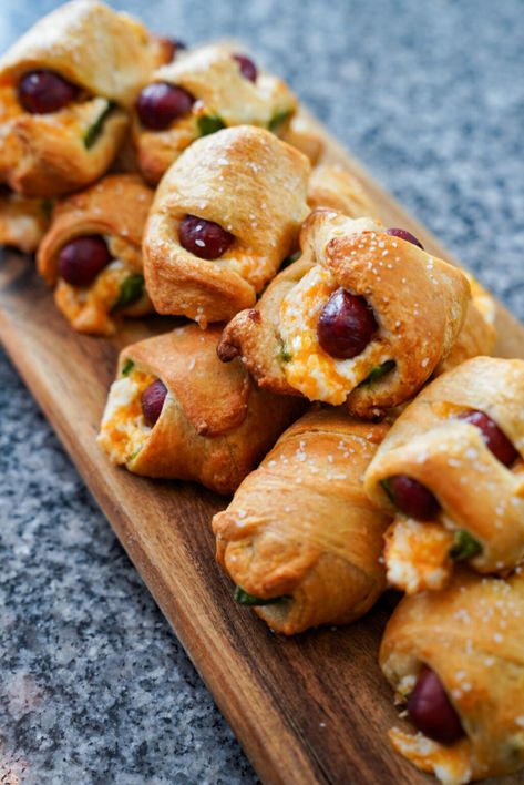 Jalepeno Popper Pig In The Blanket, Jalapeno Popper Pig In A Blanket, Fall Pigs In A Blanket, Jalapeño Popper Pigs In The Blanket, Jalepeno Popper Pigs In The Blanket, Mexican Pigs In A Blanket, Pig Roast Appetizers, Jalapeno Popper Pigs In A Blanket Recipe, Smoked Pigs In A Blanket