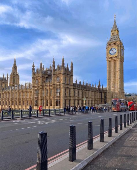 Big Ben tower United Kingdom 🇬🇧 Featured pic by @aspettachefacciounafoto_ #bigben #westminster #londoneye #instagram #towerbridge #traveluk #travellondon #visitlondon #england #england🇬🇧 #photo #photography #photographer #photooftheday #travellife Visit London, Round The World, London Eye, London United Kingdom, Uk Travel, London Travel, Tower Bridge, Travel Life, Westminster