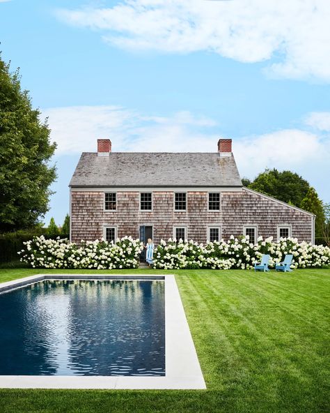 Step Inside this Classic-Meets-Contemporary East Hampton Compound | Architectural Digest East Coast Architecture, East Coast Landscaping, Hamptons Home Aesthetic, East Hampton Ny, New England Coastal Aesthetic, Nantucket Homes Exterior, Hamptons House Aesthetic, Hamptons Home Interior, The Hamptons Aesthetic