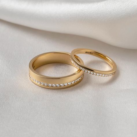 Exquisite Pairs ✨ Wedding band pairs for a couple have a deep-rooted history. The tradition dates back to ancient Egypt, around 3,000 BCE. The Egyptians are known to be the earliest users of rings to symbolize love and commitment. They crafted rings from materials like braided reeds, hemp, or leather, which were later replaced by more durable metals. The circular shape of the ring, with no beginning or end, symbolized infinity, and was traditionally worn on the fourth finger of the left han... Couple Bands Rings, Couple Together, Couples Wedding Bands, Bespoke Rings, The Romans, Christian Marriage, Wedding Band Sets, Ancient Egypt, Signature Style