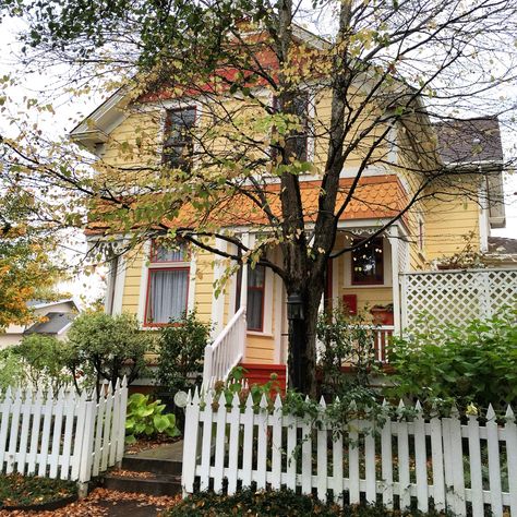 Autumn Neighborhood Aesthetic, Apartment Neighbors Aesthetic, Nice Neighborhood Aesthetic, Cute Neighborhood Houses, Southern Neighborhood, Oregon Attractions, Dream Neighborhood, 50's Aesthetic, Neighborhood Aesthetic