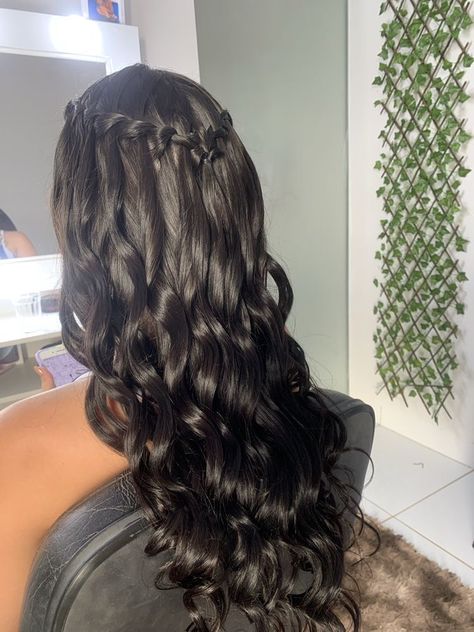 Hair Styles Damas, Damas Hair Styles, Simple Dama Hairstyles, Hairstyles For Damas Quinceanera Simple, Damas Hairstyles For Quince Simple, Hair For Damas Quince, Quinceanera Hairstyles Damas, Quince Hairstyles For Damas, Hairstyles For Medium Length Hair Quince