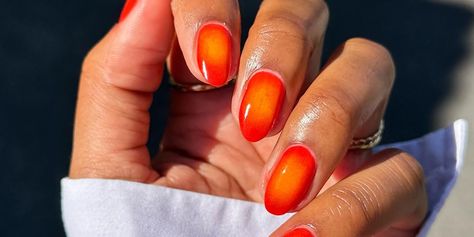 25 End-of-Summer Nail Ideas for a Slow Burn to the Season Short Ombre Nails Orange, Red Orange Ombre Nails, Orange And Red Nails, Cute Strawberry Nails, Dip Ombre, Ombre French Tips, Orange Ombre Nails, Strawberry Nails, Red Ombre Nails