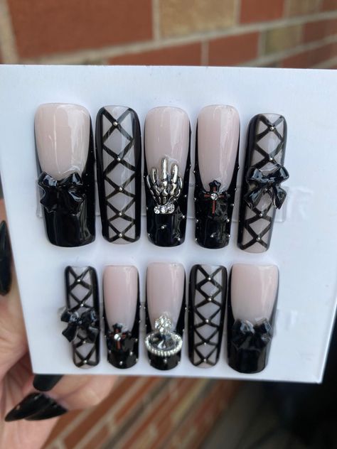 *10 pcs *comes with nails kit and glue Ongles Goth, Corset Nails, Sqaure Nails, Nails Kit, Black Acrylic Nails, Kiss Nails, Punk Nails, Gothic Nails, Diy Acrylic Nails