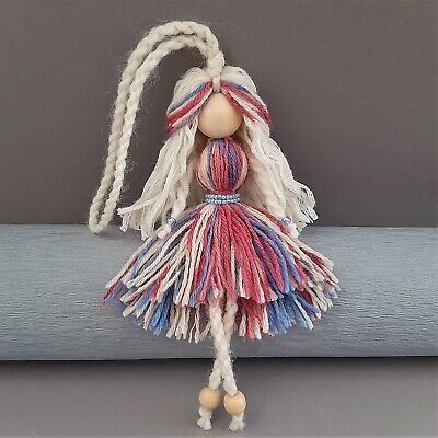 Crafts With Clothes Pins, Yarn Hair For Dolls, Macrame Christmas Ornaments Diy, Macrame Toys, Macrame Doll, Colorful Macrame, Dolls Handmade Diy, Easy Yarn Crafts, Boho Yarn