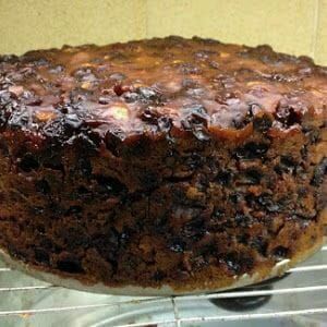 3 Ingredient Fruit Cake Recipe, Fruit Bars Recipe, Best Fruit Cake Recipe, Rich Fruit Cake, Fruit Cake Recipe Easy, Slow Cooker Cake, Boiled Fruit Cake, Slow Cooker Christmas, Fruit Cake Recipe Christmas