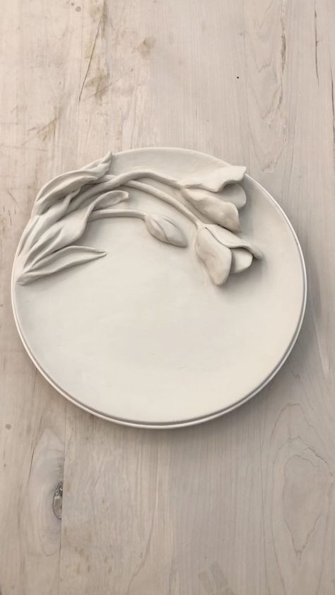 Mitu Haq (@bohemitu) • Instagram photos and videos Botanical Ceramic Plate, Pottery Handbuilding Plates, Ceramic Floral Design, Clay Wall Art Diy Ideas, Cute Sculpture Clay, Clay Texture Ideas, Botanical Ceramics, Botanical Sculpture, Porcelain Heart