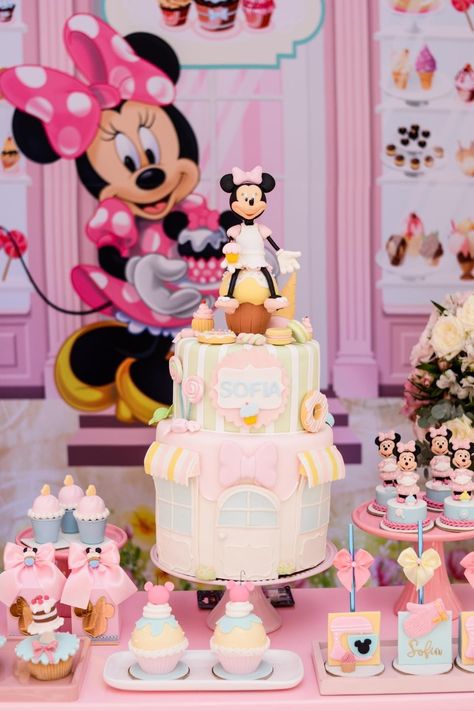 Minnie Mouse Bakery Party, Minnie Bakery Party, Minnie Bowtique Cake, Minnie Mouse Birthday Theme, Half Birthday Cakes, Carnival Cakes, Minnie Mouse Party Decorations, Minnie Mouse Cookies, Minnie Mouse Balloons