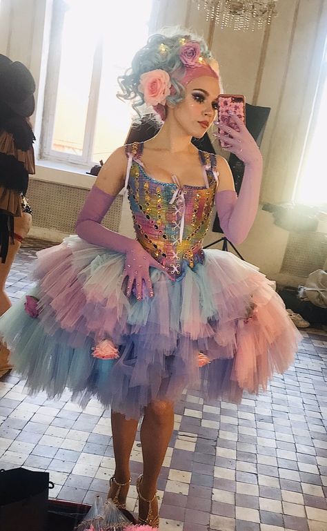 Candyland Princess Lolly Costume, Candy Land Outfit Ideas Women, Candyland Cosplay, Candy Aesthetic Outfit, Candy Theme Outfit, Candy Inspired Outfits, Colorful Candy Cake, Carnival Outfit Ideas, Candy Outfit