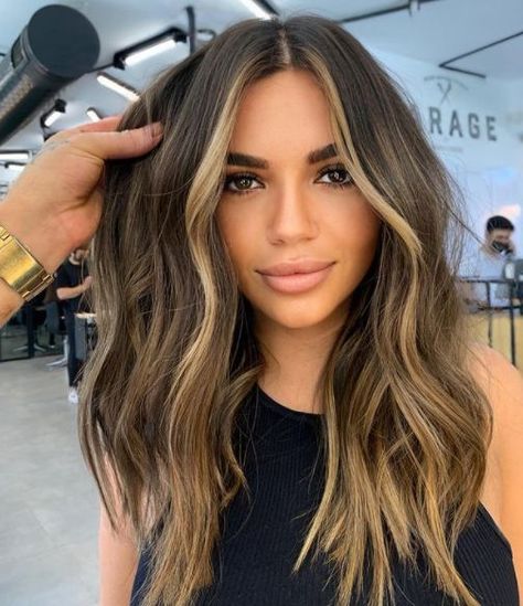 Money Piece Hair Color, Carmel Brown Hair, Piece Hair Color, Money Piece Hair, Brown Hair Inspiration, Brown Hair Inspo, Brunette Hair With Highlights, Money Piece, Gorgeous Hair Color