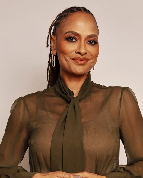 🌟 WHM spotlight: Ava DuVernay & Issa Rae 🚀✨ ㅤ Ava DuVernay, born on August 24, 1972, is not just a filmmaker; she's a force of nature. With accolades including a Primetime Emmy, two NAACP Image Awards, a BAFTA Film Award, and more, she's left an indelible mark on the industry. Her directorial debut, ""I Will Follow"" (2010), paved the way for her second feature, ""Middle of Nowhere,"" winning her the directing award at the 2012 Sundance Film Festival — a historic moment as the first black wom... Ava Duvernay, Naacp Image Awards, Issa Rae, Force Of Nature, Sundance Film Festival, Sundance Film, Hbo Series, Middle Of Nowhere, January 12