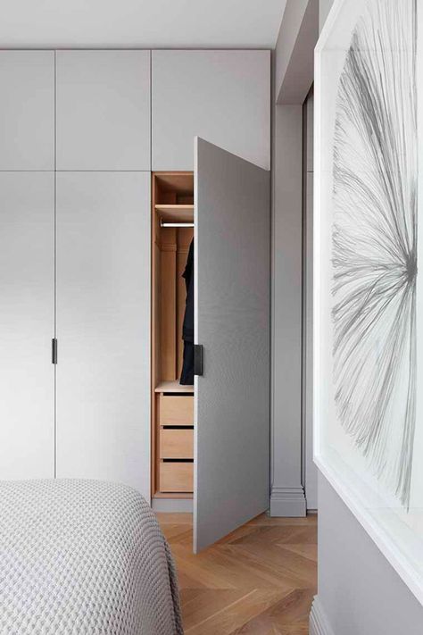 Modern closet door and design ideas Modern Closet Doors, Små Rum Lidt Plads, Bedroom Closet Doors, Modern Appartement, White Cupboards, Bedroom Cupboards, Modern Closet, Build A Closet, Bedroom Closet Design