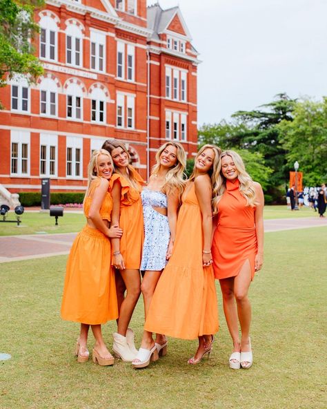 Auburn Clothes, Clemson Outfits, Rush Week Outfits, College Gameday Outfits, Rush Week, Cute Photo Poses, Group Photography Poses, College Game Days, College Aesthetic