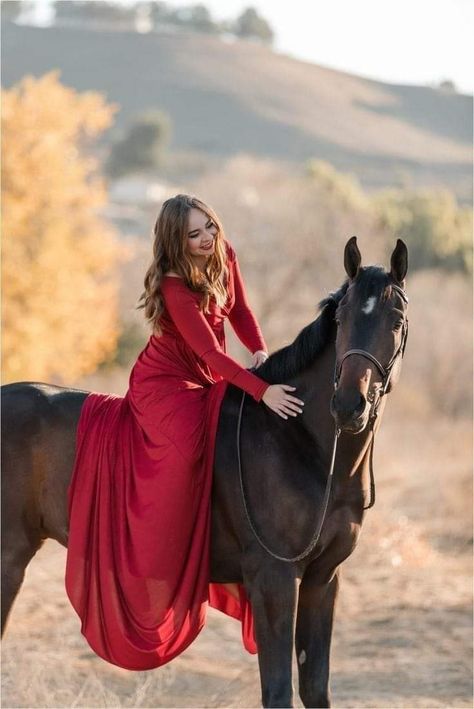 Long Dress Horse Photography, Horse Photoshoot Ideas Dress, Dress Horse Photoshoot, Horse Photoshoot Ideas Outfit, Diy Horse Barn Ideas, Horse Riding Photoshoot, Horse Pictures With People, Horse Riding Photography, Senior Horse Photography