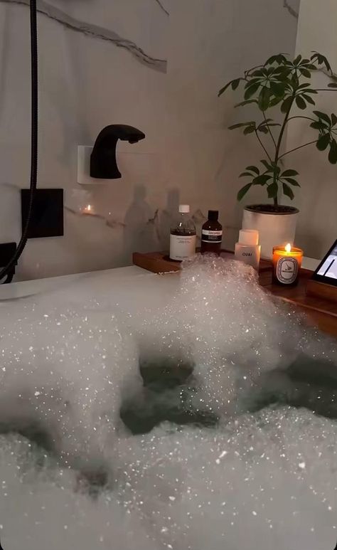 Aesthetic Bath, Bath Aesthetic, Clean Girl Aesthetic, Shower Routine, Relaxing Bath, Dream Lifestyle, Night Routine, Clean Girl, Bubble Bath