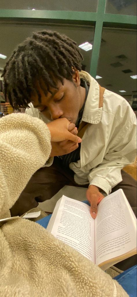 Poc Love Aesthetic, Black College Couple Aesthetic, Interacial Couples Black Women, Couples Reading Together, Intamency Aesthetic, 90s Black Love, 90s Love Aesthetic, Black Couple Poses, Cars Quotes