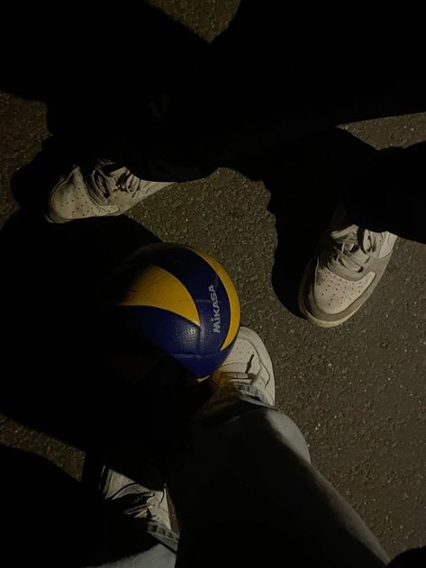 Dark Volleyball Aesthetic, Male Volleyball Aesthetic, Volleyball Aesthetic Libero, Sports Aesthetic Volleyball, Volleyball Boys Aesthetic, Volleyball At Night, Volleyball Pfp, Volleyball Boyfriend, Male Volleyball