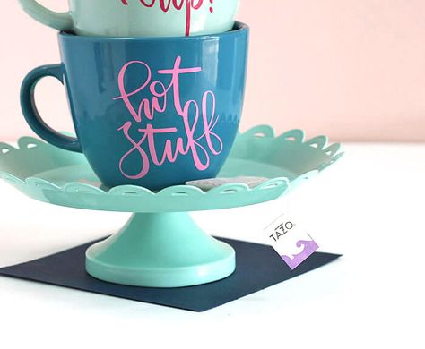 Cajas Silhouette Cameo, Personalized Tea Cups, Mug Diy, Sharpie Crafts, Crafts For Teens To Make, Fleurs Diy, Diy Mugs, Diy Holiday Gifts, Diy Coffee