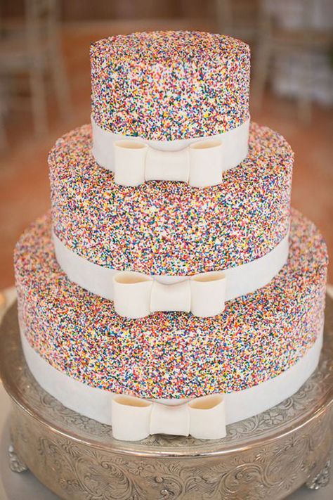 18 alternative wedding cakes for brides who give zero fucks about tradition Sprinkle Wedding Cakes, Crazy Wedding Cakes, Alternative Wedding Cakes, Torte Cupcake, Tiered Cake, Sprinkle Cake, Unique Wedding Cakes, Wedding Confetti, Wedding Chicks