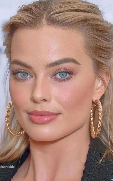 Margot Robbie Margot Robbie Makeup, Look Kylie Jenner, Makeup Pengantin, Belle Blonde, Barbie Makeup, Blonde Hair Blue Eyes, Bridal Hair And Makeup, Blue Eye Makeup, Celebrity Makeup