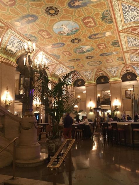 The Lobby of the Palmer House hotel in Chicago Palmer House Chicago, House Lobby, Modern Parisian Apartment, Aesthetic Hotel, Manchester Cathedral, Cosy Reading Corner, Chicago Hotel, Modern Parisian, Summer Beach House