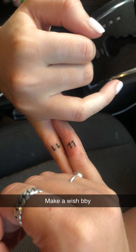 Tattoo Ideas Bsf, Tattoos For Besties Aesthetic, Matching Tattoos For Best Friends For 4 Small, Creative Friend Tattoos, 6 Friends Tattoo Ideas, Aesthetic Matching Sister Tattoos, Small Finger Tattoos For Best Friends, Finger Tattoos With Best Friend, Matching 11:11 Tattoos