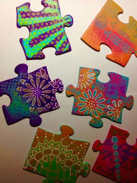 Decorate puzzle pieces, then reconnect them on your piece Acrylic Pouring, Art Journals, Community Art, Puzzle Pieces, Creative Inspiration, Art Journal, Playing Cards, Acrylic Painting, Art Drawings