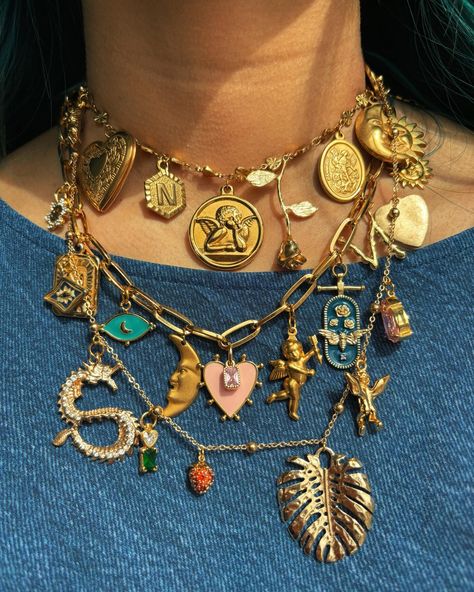 Chunky Gold Necklace, Chunky Gold Necklaces, Eclectic Jewelry, Bold Jewelry, Necklace Layering, Maximalism, Gold Necklace Layered, April 11, Jewelry Inspo