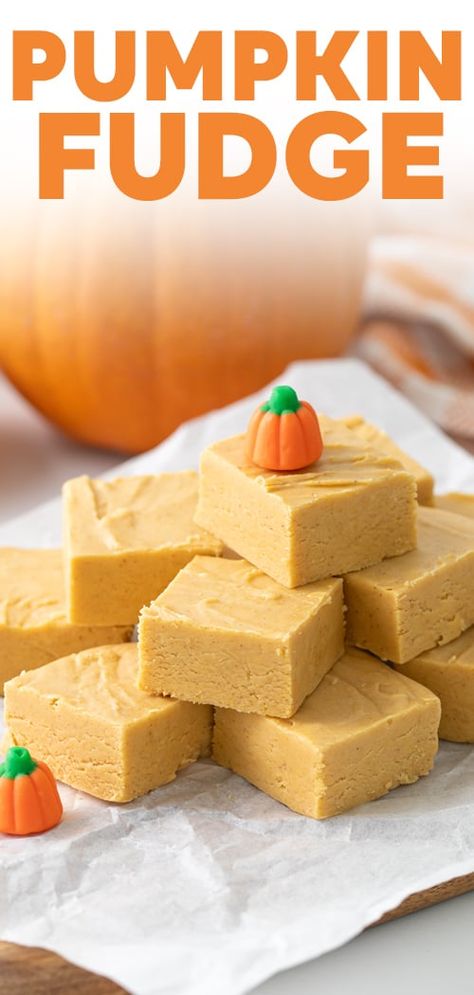 Classic fudge gets a pumpkin spice twist in this sinfully delicious Pumpkin Fudge. It's the perfect fall treat! Microwave Pumpkin Fudge, Pumpkin Pie Fudge Recipe, Pumpkin Fudge 3 Ingredient, Fall Fudge Recipes, Thanksgiving Fudge, Easy Pumpkin Fudge Recipe, Halloween Dessert Ideas Easy, Easy Pumpkin Fudge, Pumpkin Fudge Recipe