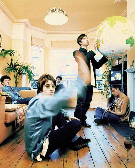 Liam Oasis, Oasis Album, Oasis Music, Dekorasi Halloween, Definitely Maybe, Liam And Noel, Oasis Band, Noel Gallagher, Liam Gallagher