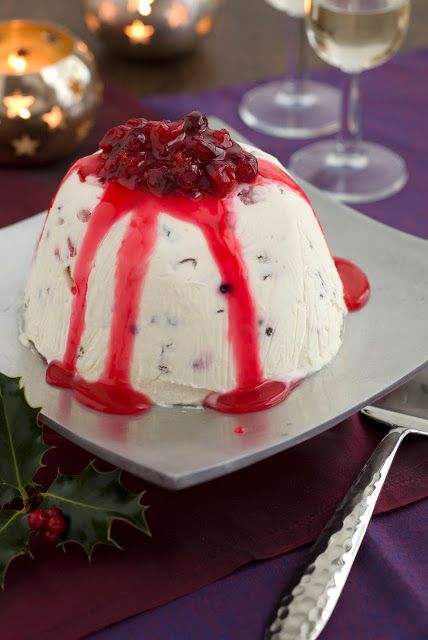 Recipe: Christmas Ice Cream Bombe #christmas #christmasrecipes #christmasfood #christmasdesserts Ice Cream Bombe Recipe, Christmas Pudding Recipes, Christmas Ice Cream, Valentines Recipes Desserts, Low Carb Cheesecake, Valentine Desserts, Summer Dessert Recipes, Christmas Food Desserts, Ice Cream Desserts