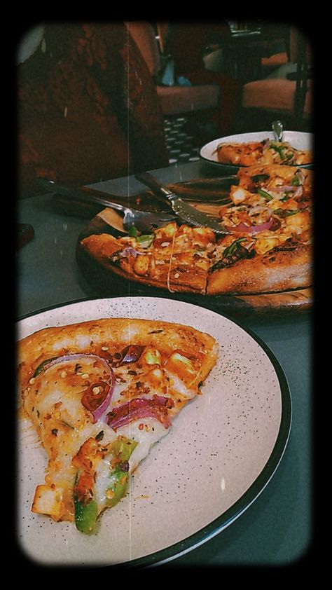 Aesthetic food pictures • cafe food • pizza • Instagram story ideas Pizza Pictures Instagram, Pizza Instagram Story, Aesthetic Food Pictures, Pizza Instagram, Pizza Pictures, Pizza Aesthetic, Food Pizza, Photoshoot Inspo, Food Videos Desserts