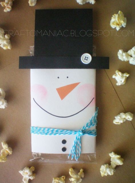 Snowman Crafts and Gift Ideas - onecreativemommy.com Popcorn Snowman, Popcorn Gift, Microwave Popcorn, Snowman Gifts, Diy Gifts For Friends, Navidad Diy, Neighbor Gifts, Snowman Crafts, 3d Christmas