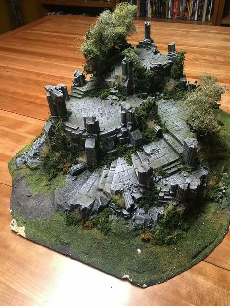 Diarama Ideas, Casa Fantasy, Dnd Diy, Dnd Crafts, Warhammer Terrain, 40k Terrain, Game Terrain, Spooky Town, Landscape Model