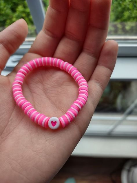 Cute Clay Braclet Ideas, Clay Bead Bracelet Ideas No White, Valentines Clay Bead Bracelets, Preppy Bracelets Ideas, Bracelets Ideas Clay Beads, Clay Bead Bracelet Ideas Valentines, Cute Bracelet Ideas Clay Beads, Clay Bead Bracelets Ideas, Ideas For Bracelets