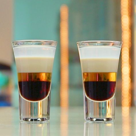 Baileys And Coffee, Shots Alcohol Recipes, Shooter Recipes, Cocktail Drinks Alcoholic, Cocktail Shots, Shots Alcohol, Coffee Liqueur, Tipsy Bartender, Mixed Drinks Alcohol