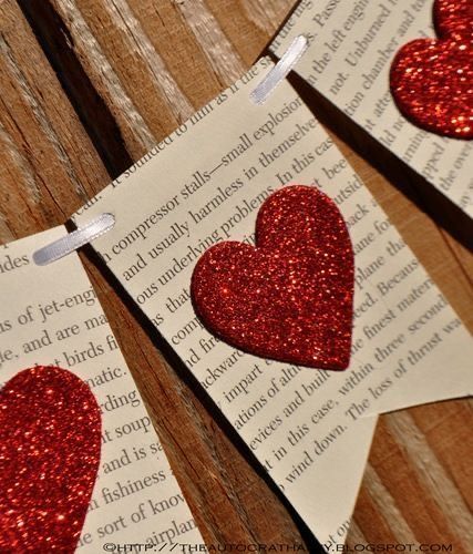 String Heart, Valentine Paper Crafts, Diy Valentine's Day Decorations, Book Page Crafts, Diy Valentines Decorations, Paper Glue, Diy Valentines Crafts, Valentine's Day Cards, Heart Crafts