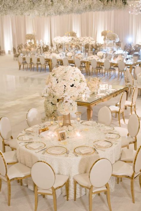 White And Gold Wedding Themes, Weddings Decorations Elegant Romantic, Beautiful On The Inside, Elegant Wedding Themes, White Weddings Reception, White Wedding Decorations, Dream Wedding Reception, Wedding Hall Decorations, Dream Wedding Decorations