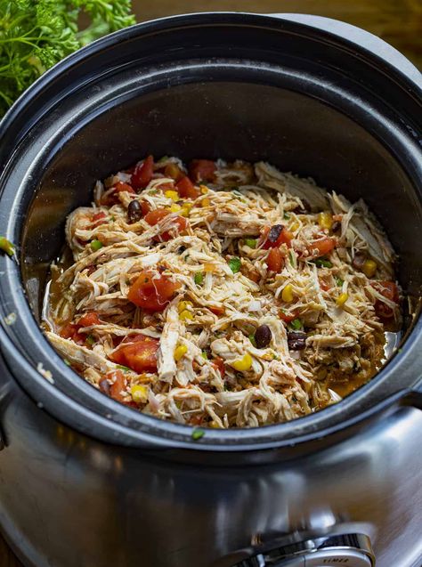 Crockpot Southwest Chicken Southwest Chicken Crockpot, Crockpot Southwest Chicken, Chicken Breast Crock Pot, Braised Chicken Breast, Slow Cooker Turkey Chili, Crockpot Chicken Breast, Healthy Soups, Southwest Chicken, Salsa Picante