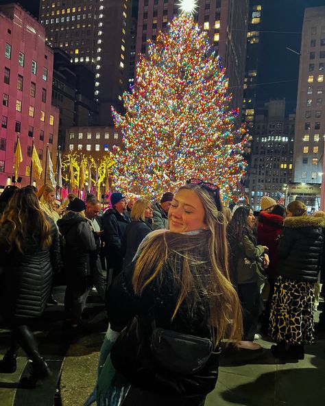 Nyc Pics Winter, New York Christmas Instagram Pictures, Nyc Christmas Instagram Pictures, Nyc Instagram Pictures Winter, Nyc Picture Ideas Winter, Nyc Christmas Picture Ideas, Nyc Photo Ideas Winter, Nyc Poses Ideas, New York Photo Ideas Winter