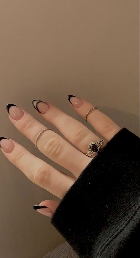 Black Acyrilics Nails Almond, Simple Real Nail Designs, Black And Pink Nails Ideas Almond, Black And Gold Nails Ideas Almond, Neutral Edgy Nails, Prom Nails Short Almond, Black Alomd Nails Ideas, Almond Nails With Black Design, Prom Nails Oval