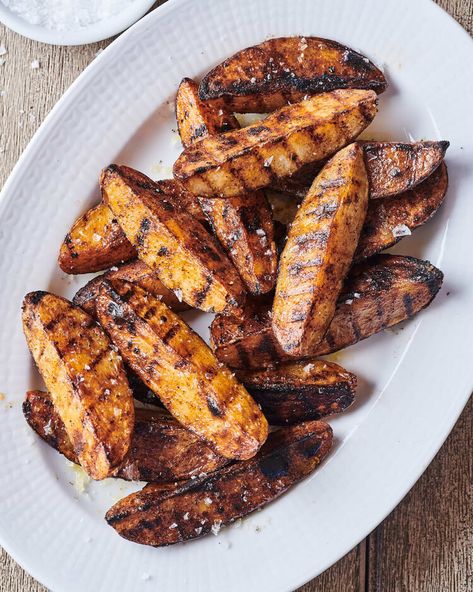 Crispy, Creamy Grilled Potato Wedges are the Perfect Summer Side (Just 3 Ingredients!) — Kitchn Best Grilled Potatoes Recipe, Grilled Potato Recipes, Grilled Potato Wedges, Salmon Potato, Lunch Appetizers, Grilled Potatoes, Vegan Sugar, Rice Ingredients, Potato Wedges