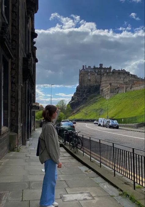 Traveling To Scotland Outfits, Edinburgh Scotland Aesthetic Outfits, Living In Edinburgh Aesthetic, Scotland Outfit Aesthetic, Living In Scotland Aesthetic, Edinburgh Life Aesthetic, Scotland Summer Aesthetic, Outfits Edinburgh, Edinburgh Scotland Aesthetic Summer