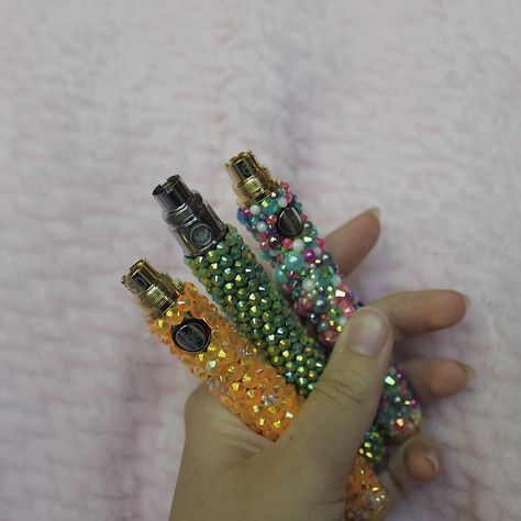 Personalized, bedazzled vape dab pen battery for sale. Free to pick out what rhinestones client desires. All stones hand placed. Smell Nice, Pen Diy, Bling Crafts, Pretty Pens, Puff Puff, Puff And Pass, Pen Gift, Unique Aesthetic, Just Girly Things