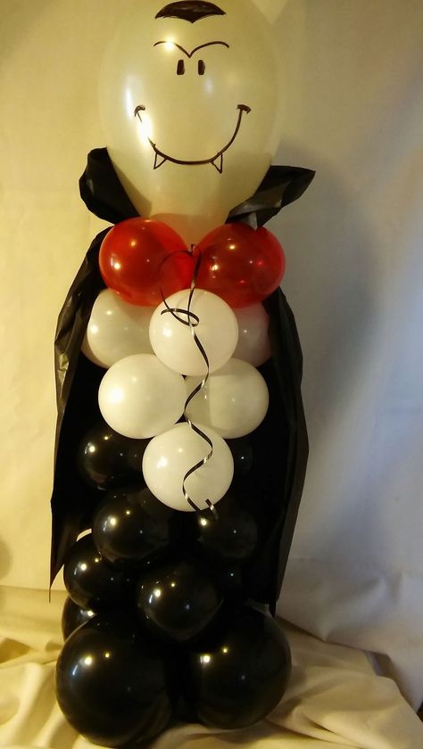 Hotel Transylvania Diy Decorations, Diy Hotel Transylvania Decorations, Dracula Party Ideas, Hotel Transylvania Halloween Party, Hotel Transylvania Halloween Decorations, Halloween Decorations With Balloons, Dracula Theme Party, Hotel Transylvania Party Ideas, Hotel Transylvania Decorations